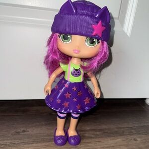 Little Charmers Hazel 11” Spin Master Talking 
Preowned Fair Condition No Cape